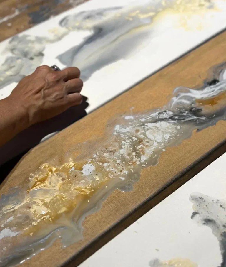 Detalle del proceso con hoja de oro
